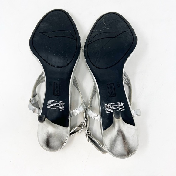 FIONI NIGHT SILVER DRESSY FAUX LEATHER SANDALS HEELS WOMENS SZ 9 - Picture 6 of 7